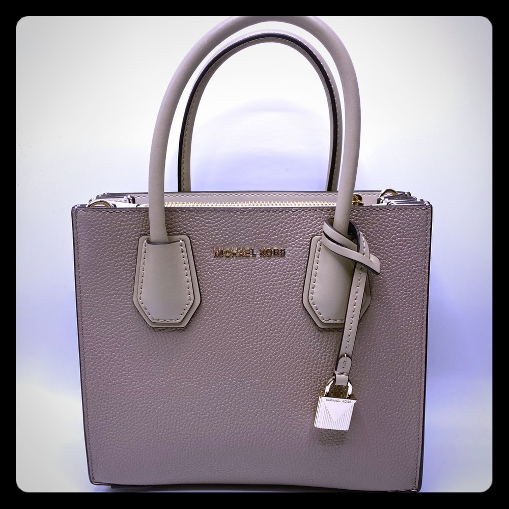 MICHAEL KORS MERCER ACCORDION MESSENGER IN BISQUE